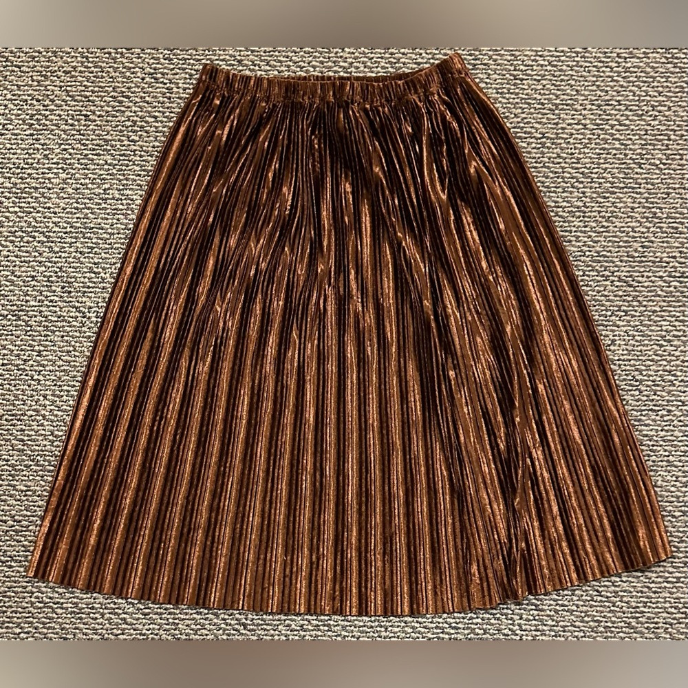 June & Hudson Brown Shiny Pleated Midi Skirt, Size Medium